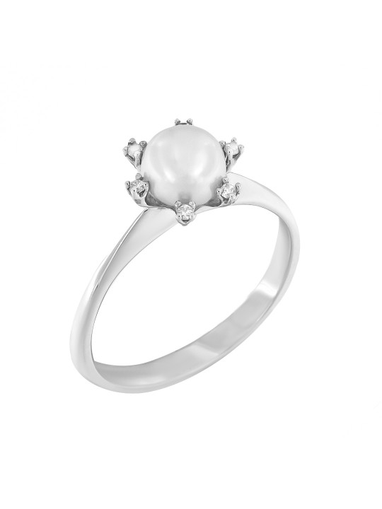 White gold ring with pearl